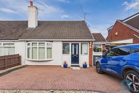 2 bed property, in Bradda Close, £220,000