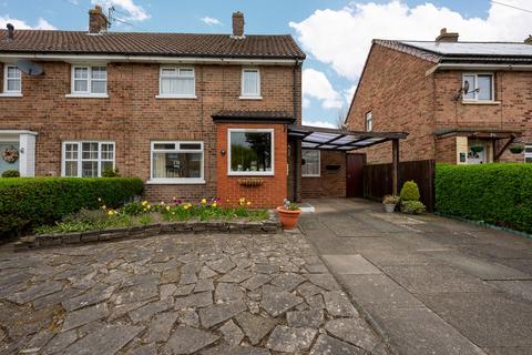 2 bed property, in Sturgess Close, £175,000