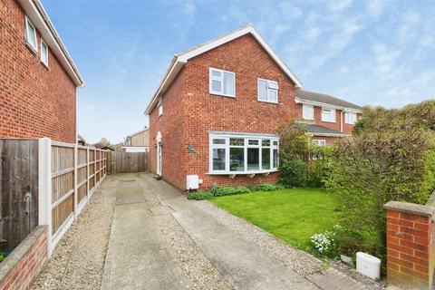 4 bed property, in Greenshaw Drive, £400,000