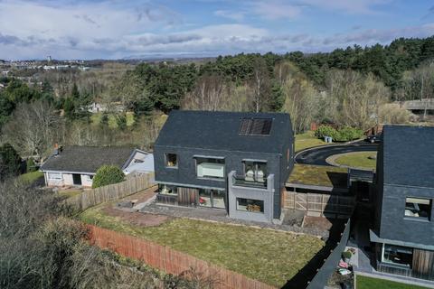 3 bed property, in 72 Carlisle Road, £695,000