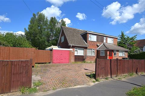 4 bed property, in Geales Crescent, £550,000