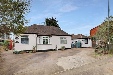 4 bed property, in Fairview Road, £500,000