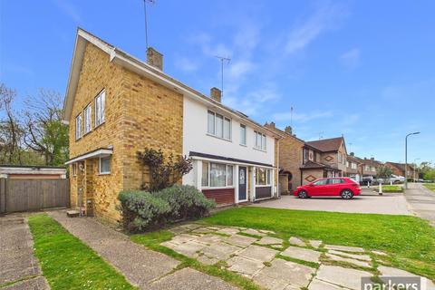 3 bed property, in Lakeside, £535,000
