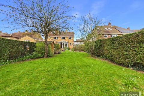 3 bed property, in Lakeside, £535,000