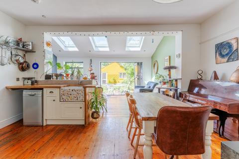 3 bed property, in Westbury-on-Trym, £725,000