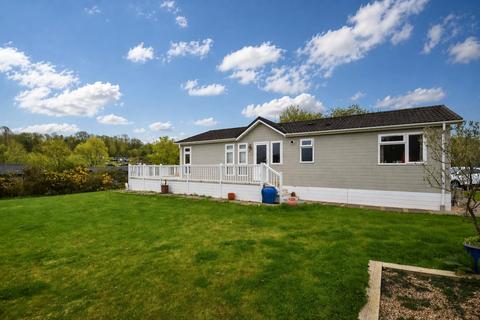 2 bed property, in Warren Lodge Park, £245,000