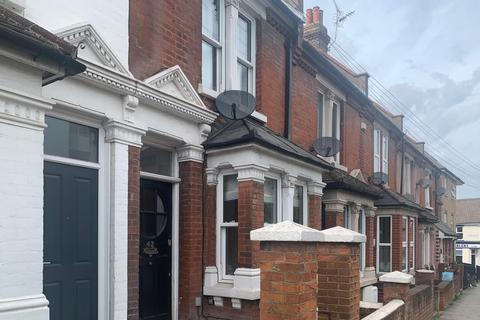 2 bed property, in Delce Road, £290,000