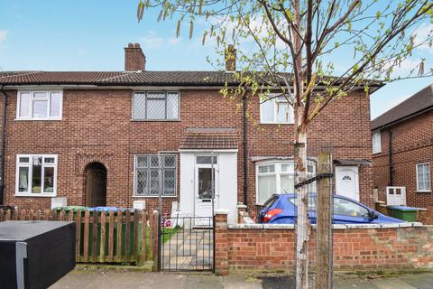 2 bed property, in Birdbrook Road, £425,000