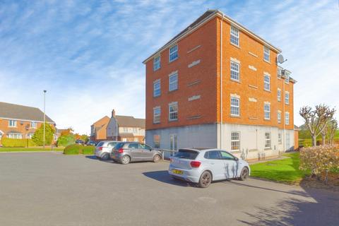 2 bed property, in Maidenwell Avenue, £130,000