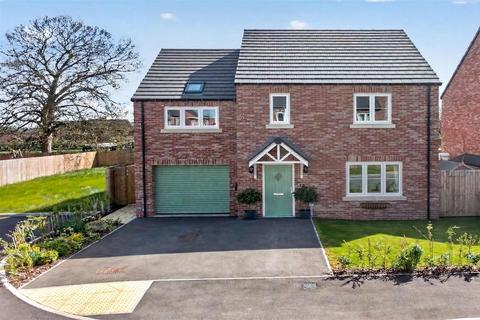 3 bed property, in Broad Ford Drive, £495,000