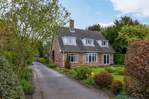 4 bed property, in Greenwood, £575,000