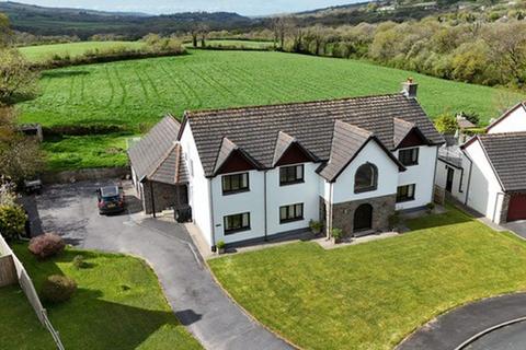 6 bed property, in Caeffynnon, £575,000