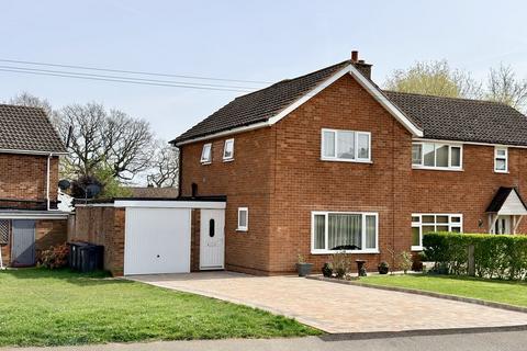 2 bed property, in Stephens Road, £275,000