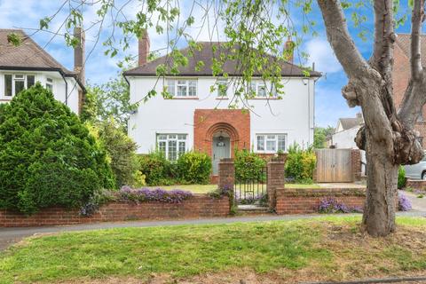 4 bed property, in Warren Road, £1,050,000
