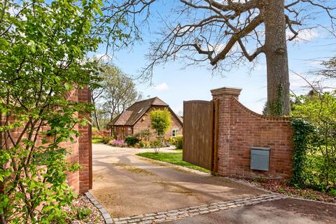 3 bed property, in Chamber Lane, £950,000