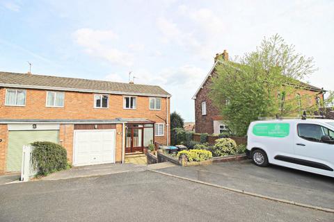 3 bed property, in Springfield Gardens, £235,000