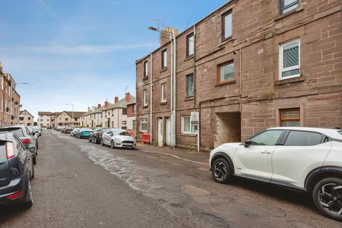 1 bed property, in Union Street, £60,000