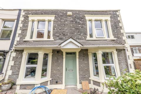 6 bed property, in High Street, £590,000