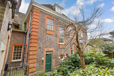 1 bed property, in West Cliff Road, £120,000