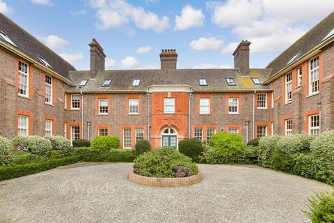 1 bed property, in West Cliff Road, £150,000