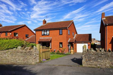 4 bed property, in Nailsea Park, £575,000