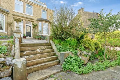 3 bed property, in Brooklands Road, £369,950