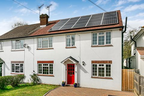 4 bed property, in Cabrera Avenue, £700,000