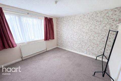 2 bed property, in Compton Road, £300,000