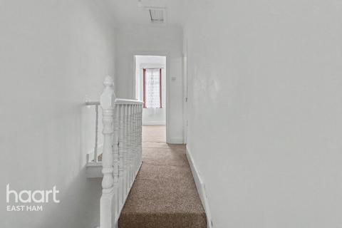3 bed property, in Keppel Road, £500,000