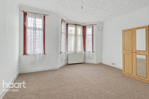 3 bed property, in Keppel Road, £475,000