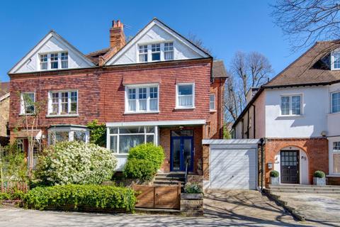 5 bed property, in Platt’S Lane, £2,395,000