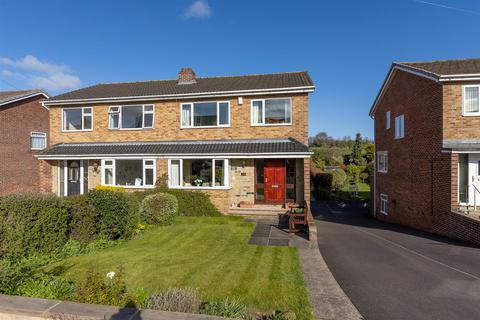 4 bed property, in Quarryfields, £317,500