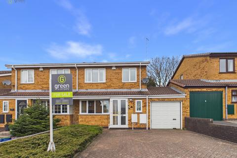 3 bed property, in Pugin Gardens, £300,000