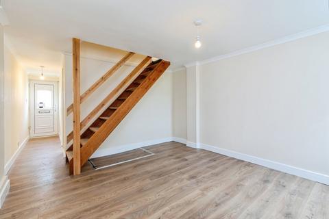 3 bed property, in Layfield Road, £260,000