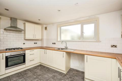 3 bed property, in Chickerell Road, £225,000
