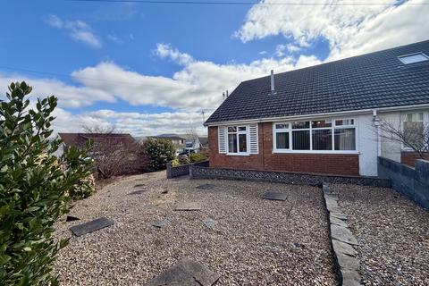 3 bed property, in Exeter Close, £225,000