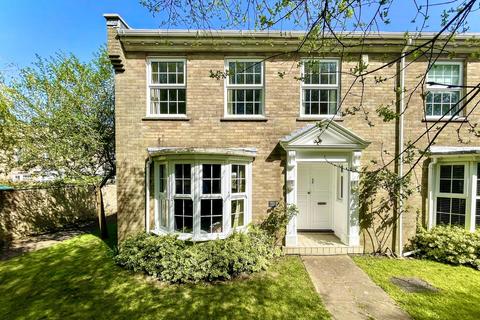 4 bed property, in Grafton Close, £515,000