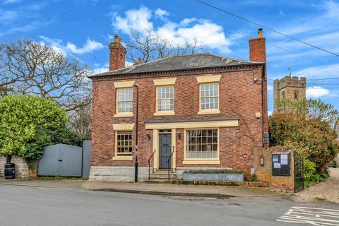 3 bed property, in High Street, £600,000