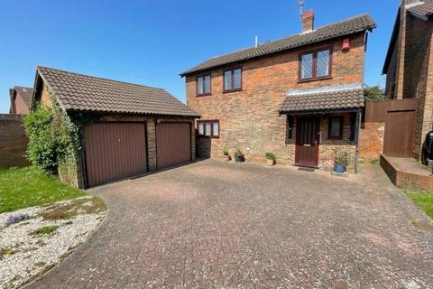 4 bed property, in Cubbington Close, £500,000