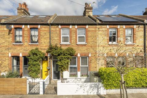 3 bed property, in Edgington Road, £650,000