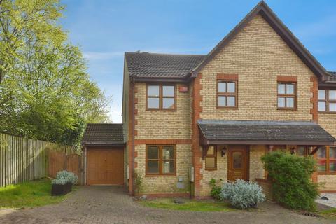 3 bed property, in Benacre Croft, £400,000