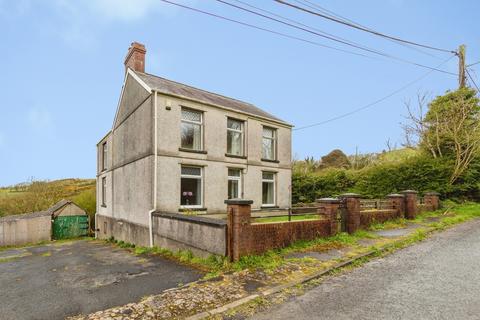 3 bed property, in Four Roads, £190,000