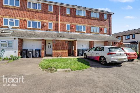 4 bed property, in Kelvin Gardens, £425,000