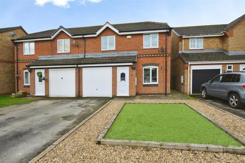 3 bed property, in Luneburg Place, £160,000