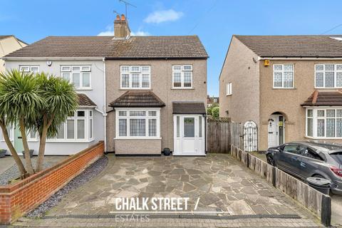3 bed property, in Standen Avenue, £550,000