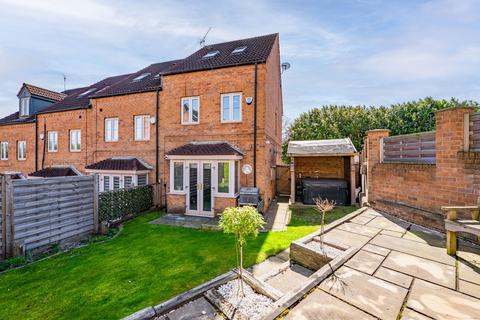 3 bed property, in Belle Green Lane, £210,000