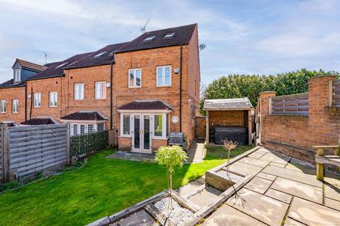 3 bed property, in Belle Green Lane, £210,000