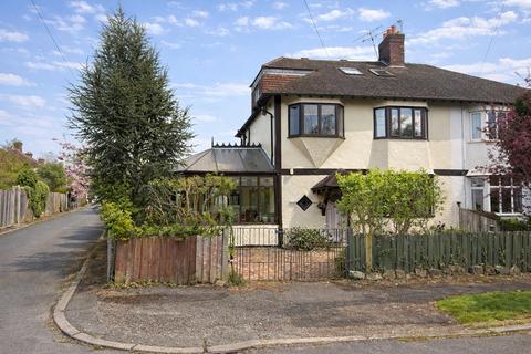 4 bed property, in Elm Road, £395,000