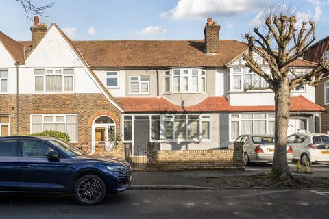 3 bed property, in Rowan Crescent, £625,000