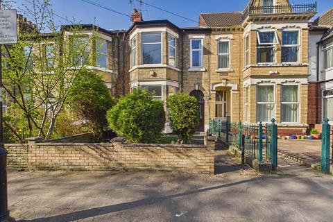5 bed property, in Sunny Bank, £220,000